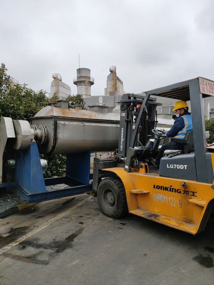 污水處理設(shè)備車間吊裝搬運(yùn)